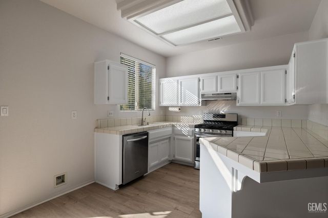 10821 Tivoli Court, Bakersfield, CA 93311