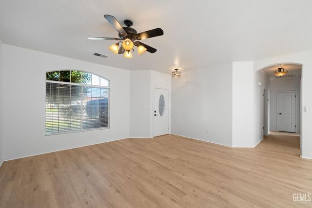 10821 Tivoli Court, Bakersfield, CA 93311