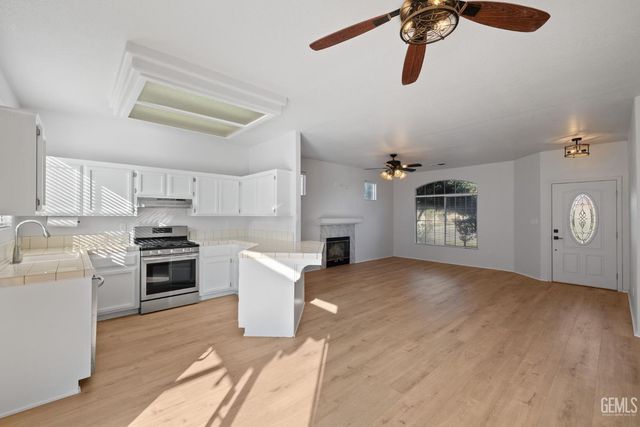 10821 Tivoli Court, Bakersfield, CA 93311