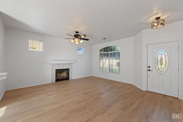 10821 Tivoli Court, Bakersfield, CA 93311