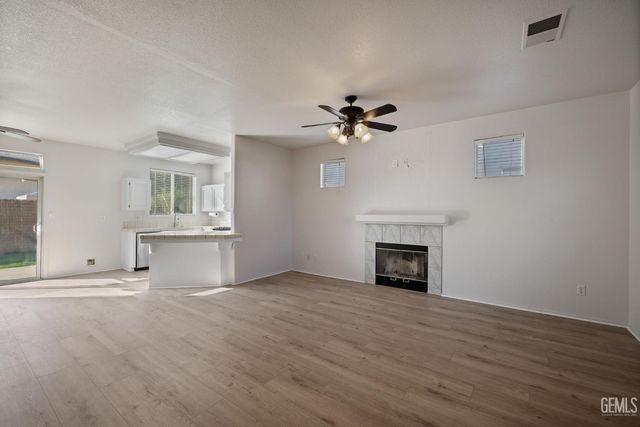 10821 Tivoli Court, Bakersfield, CA 93311