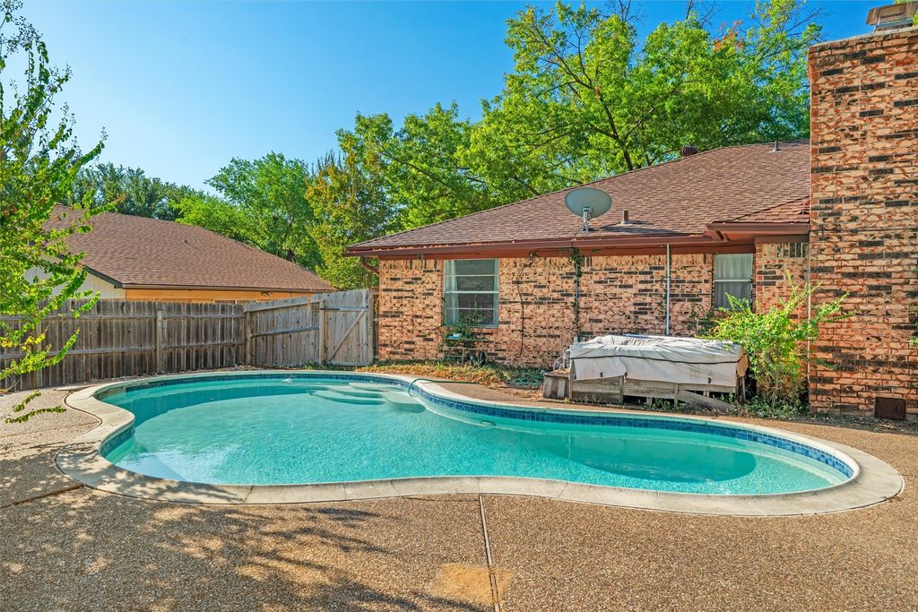 8413 Timberline Court, North Richland Hills, TX 76182 — photo 2