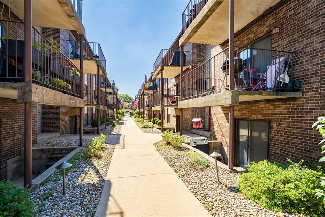 1916 Tracy Drive 26, Bloomington, IL 61704