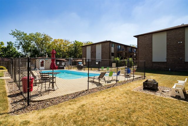 1916 Tracy Drive 26, Bloomington, IL 61704