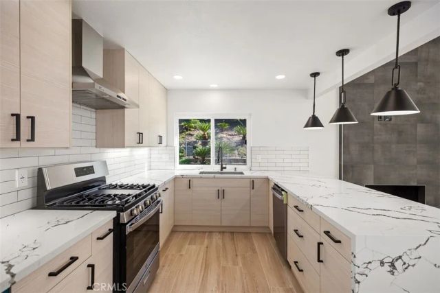 36 Mountain View, Irvine, CA 92603