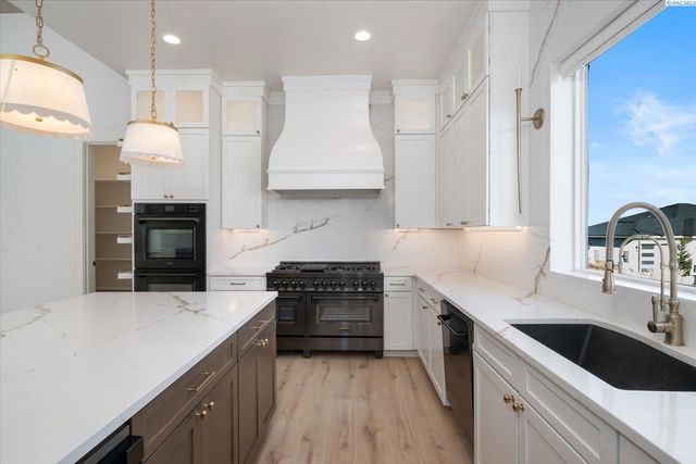 736 Mara Loop, Richland, WA 99352