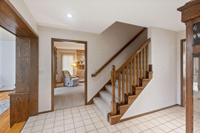 525 Sycamore Circle, Plymouth, MN 55441