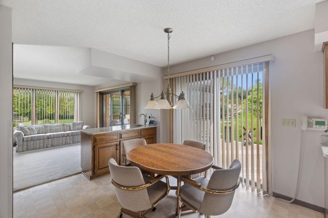 525 Sycamore Circle, Plymouth, MN 55441