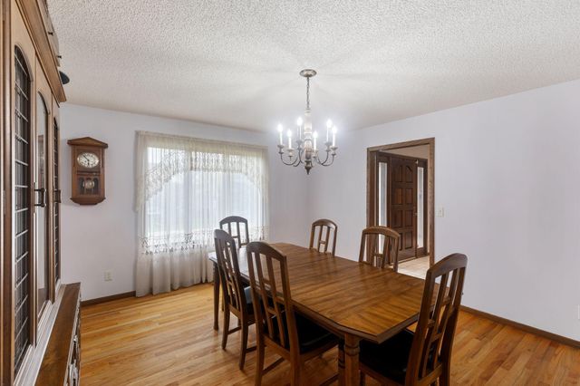 525 Sycamore Circle, Plymouth, MN 55441