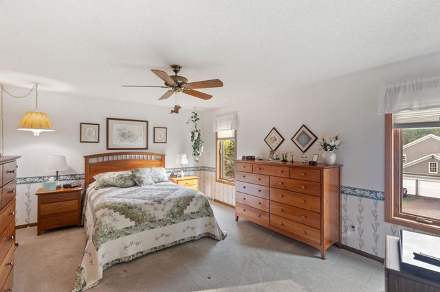 525 Sycamore Circle, Plymouth, MN 55441