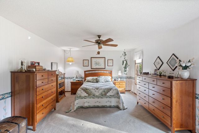 525 Sycamore Circle, Plymouth, MN 55441