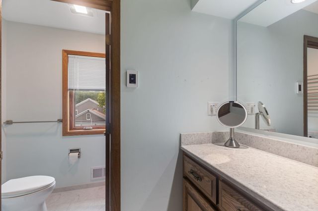 525 Sycamore Circle, Plymouth, MN 55441