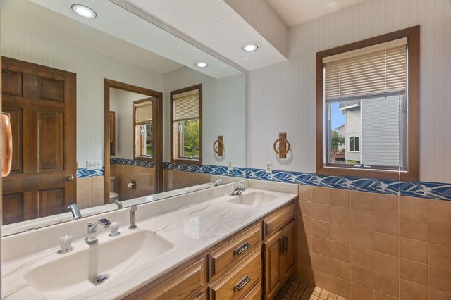 525 Sycamore Circle, Plymouth, MN 55441
