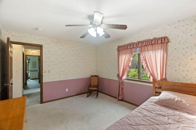 525 Sycamore Circle, Plymouth, MN 55441