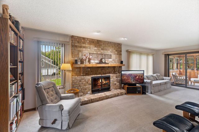 525 Sycamore Circle, Plymouth, MN 55441