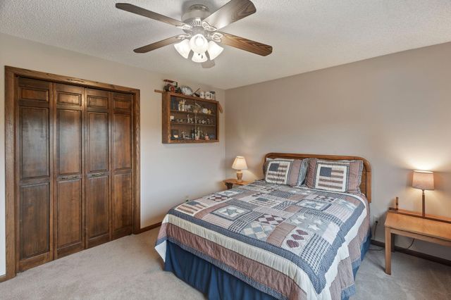 525 Sycamore Circle, Plymouth, MN 55441