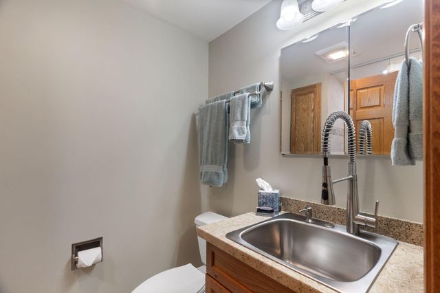 525 Sycamore Circle, Plymouth, MN 55441