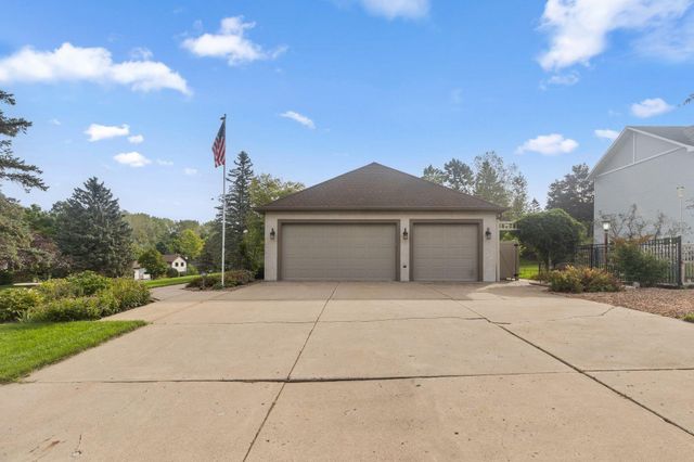 525 Sycamore Circle, Plymouth, MN 55441