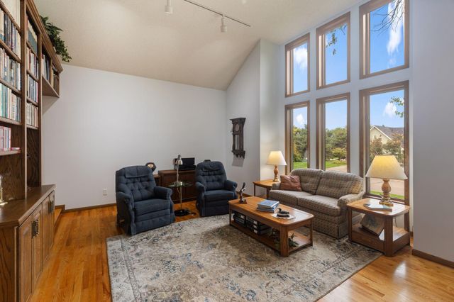525 Sycamore Circle, Plymouth, MN 55441