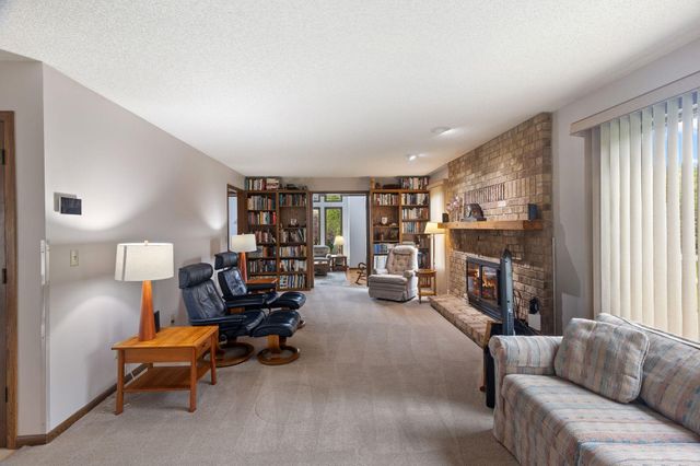 525 Sycamore Circle, Plymouth, MN 55441