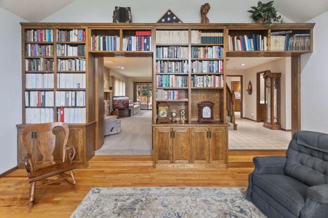 525 Sycamore Circle, Plymouth, MN 55441