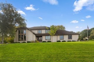525 Sycamore Circle, Plymouth, MN 55441