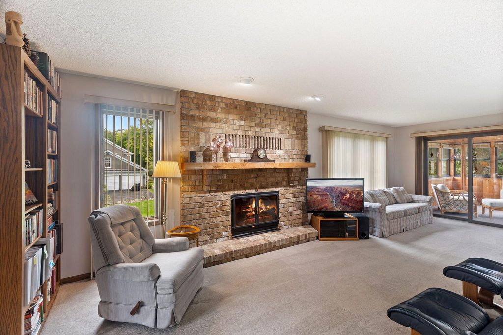525 Sycamore Circle, Plymouth, MN 55441 — photo 3