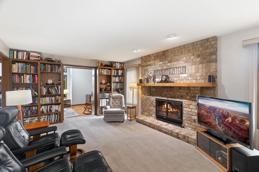 525 Sycamore Circle, Plymouth, MN 55441 — photo 4