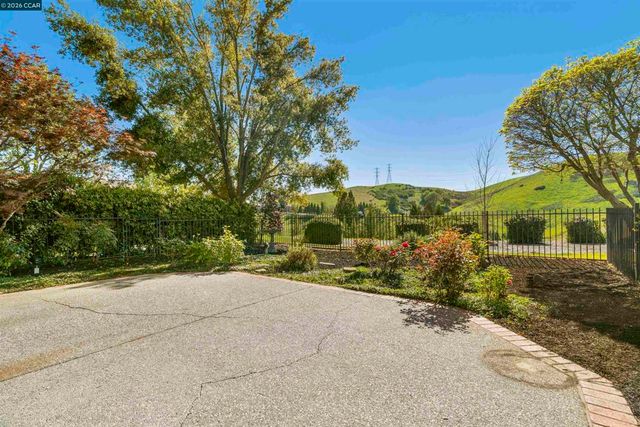 360 S Eagle Nest Lane, Danville, CA 94506