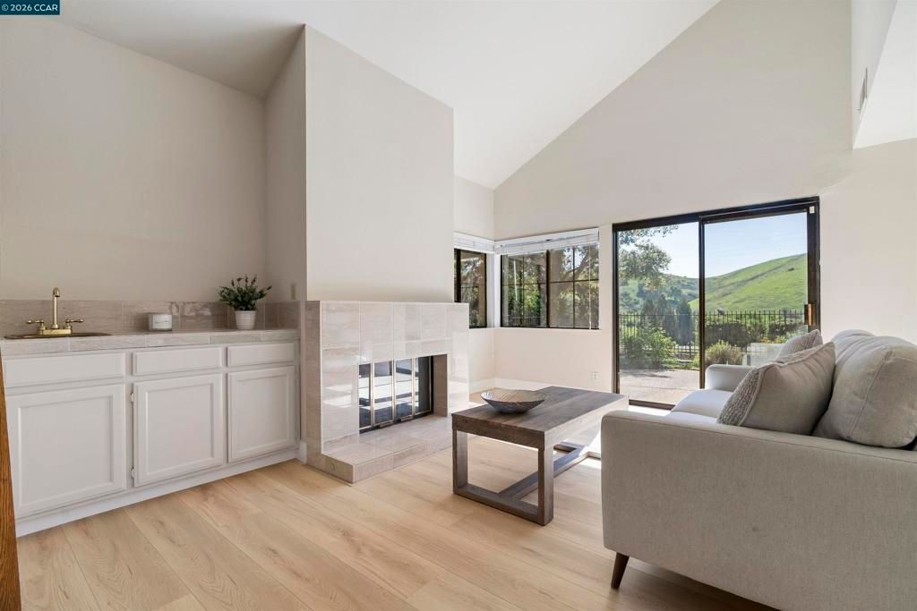 Image 10 of property listing at 360 S Eagle Nest Lane, Danville, CA 94506