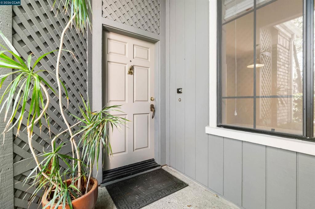 Image 2 of property listing at 360 S Eagle Nest Lane, Danville, CA 94506