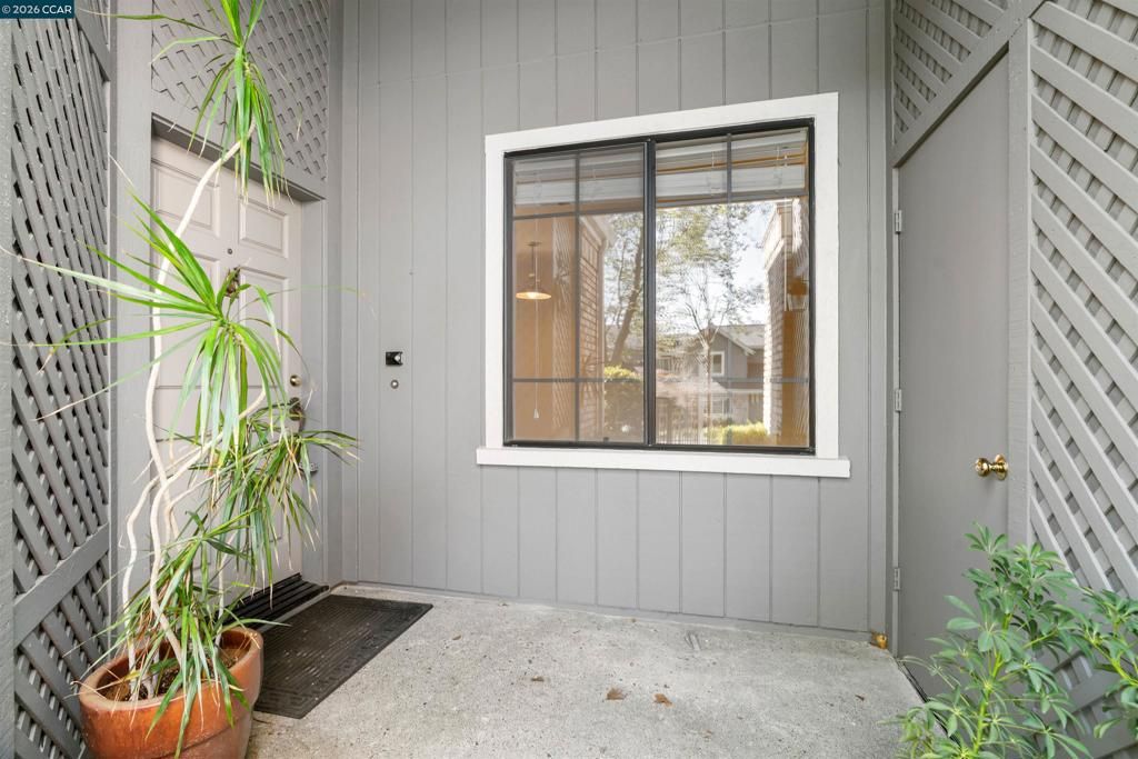 Image 3 of property listing at 360 S Eagle Nest Lane, Danville, CA 94506