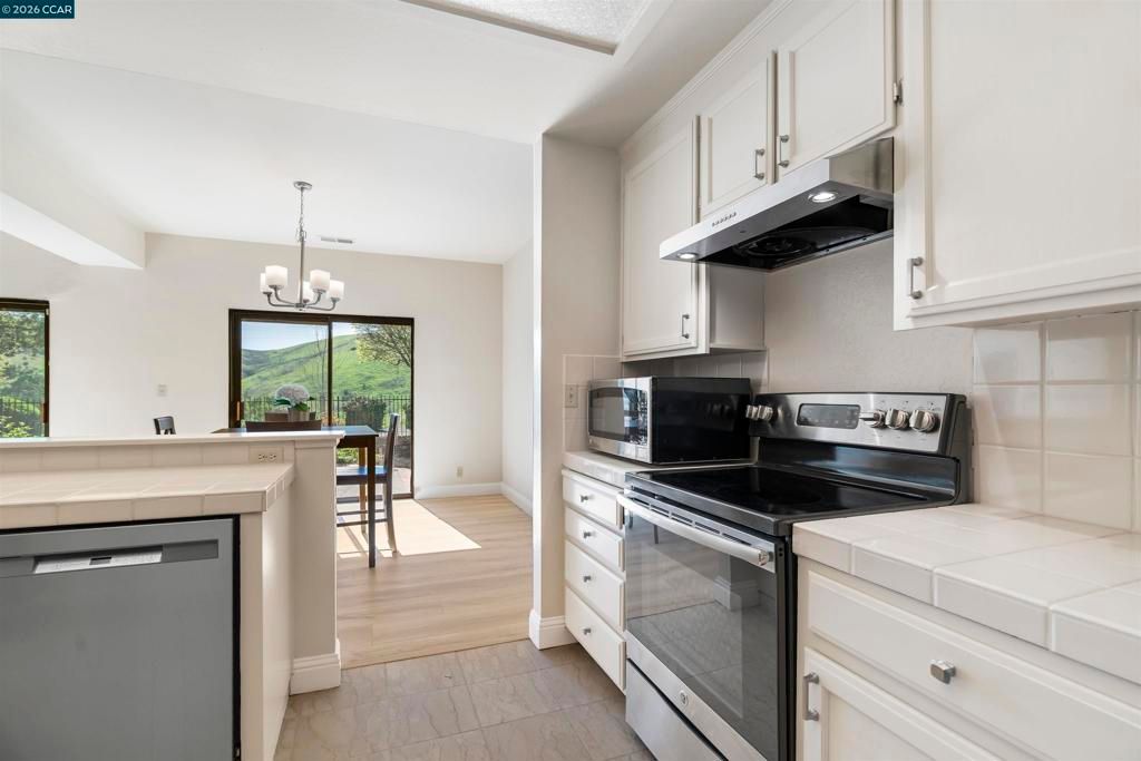 Image 4 of property listing at 360 S Eagle Nest Lane, Danville, CA 94506