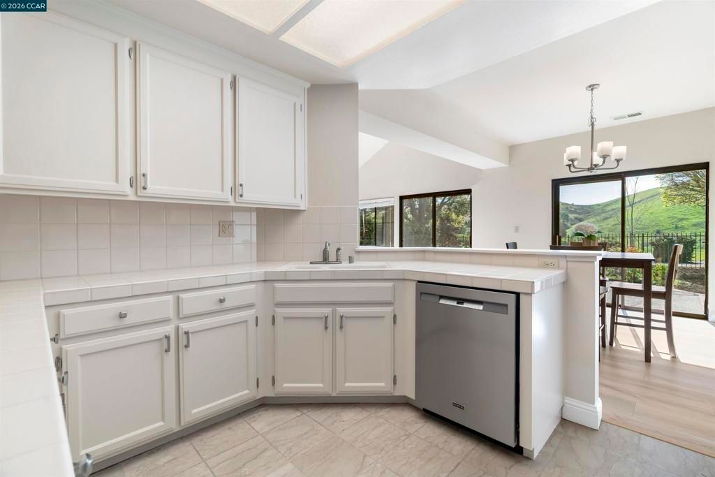 Image 7 of property listing at 360 S Eagle Nest Lane, Danville, CA 94506