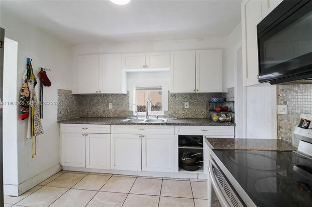 350 NW 119th St, Miami, FL 33168