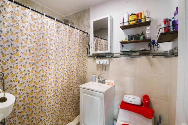 350 NW 119th St, Miami, FL 33168