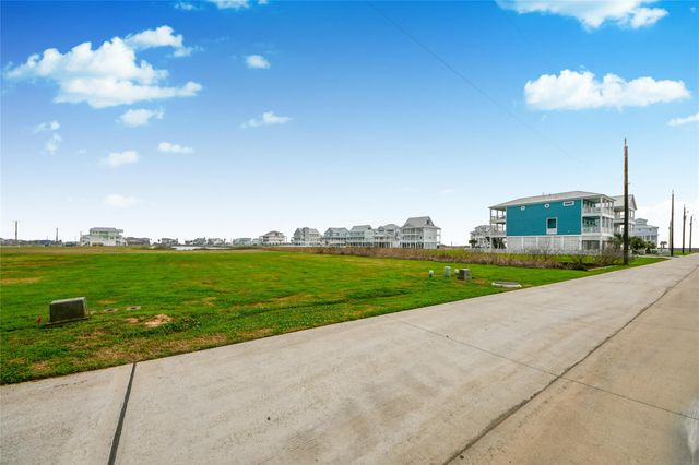 3819 Ohana Lane, Galveston, TX 77554