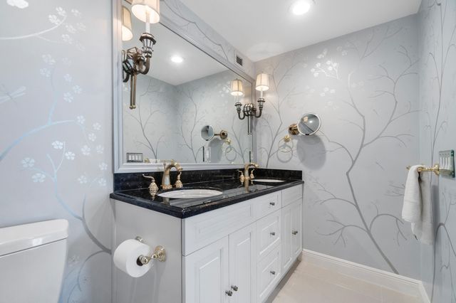 44 COCOANUT Row 526B, Palm Beach, FL 33480