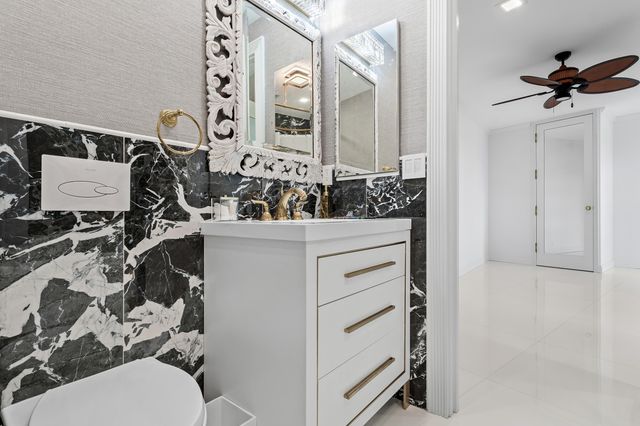 44 COCOANUT Row 526B, Palm Beach, FL 33480