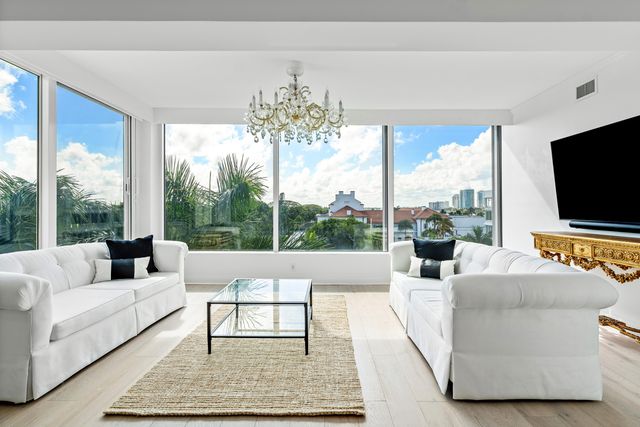 44 COCOANUT Row 526B, Palm Beach, FL 33480