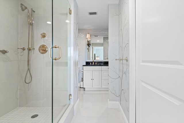 44 COCOANUT Row 526B, Palm Beach, FL 33480