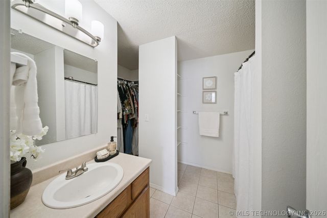 1922 Lexington Road, Claremore, OK 74017
