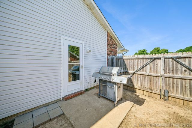 1922 Lexington Road, Claremore, OK 74017