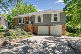 1808 SE Manor Place, Blue Springs, MO 64014