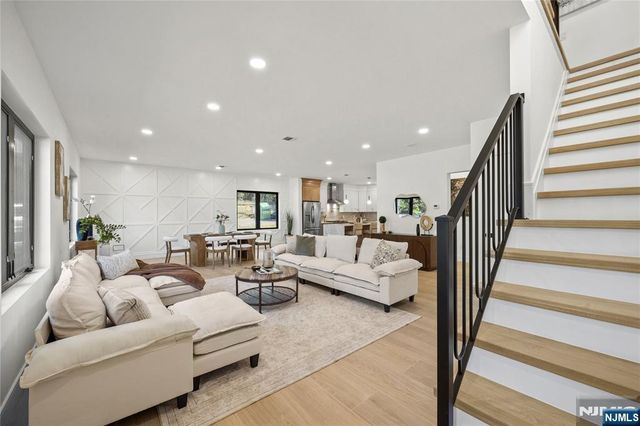 24 Richard Scott Court, North Haledon, NJ 07508