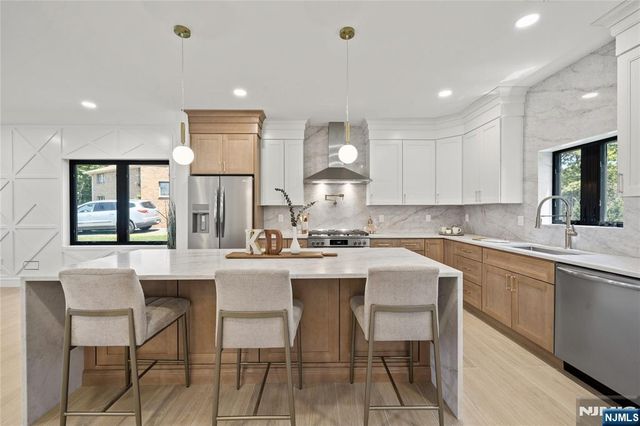 24 Richard Scott Court, North Haledon, NJ 07508