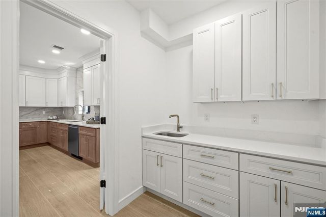 24 Richard Scott Court, North Haledon, NJ 07508