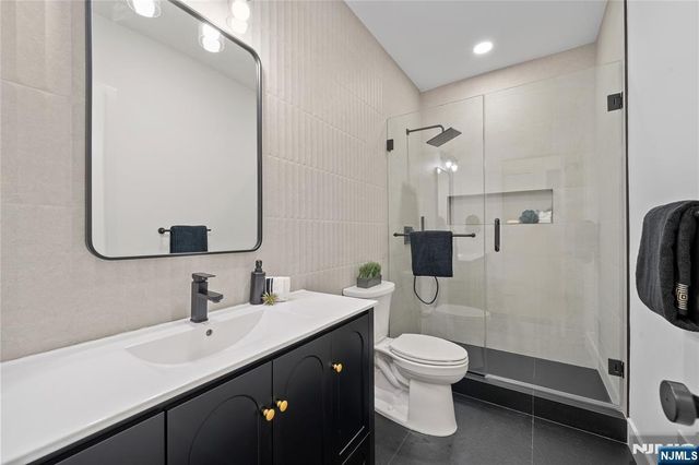 24 Richard Scott Court, North Haledon, NJ 07508