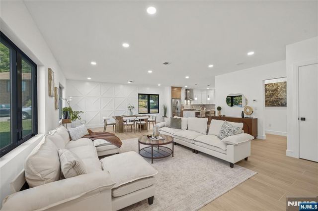 24 Richard Scott Court, North Haledon, NJ 07508