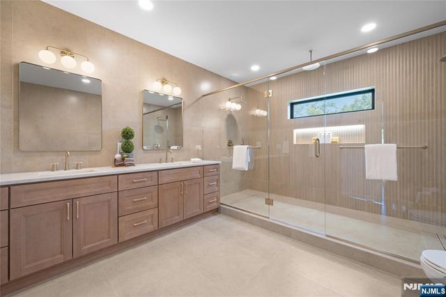 24 Richard Scott Court, North Haledon, NJ 07508